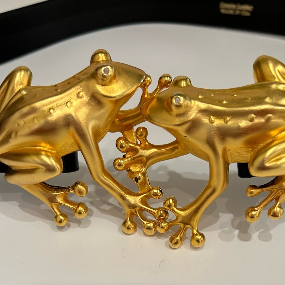 Doreen Ryan signed Vintage Kissing Frogs Belt Buckle
